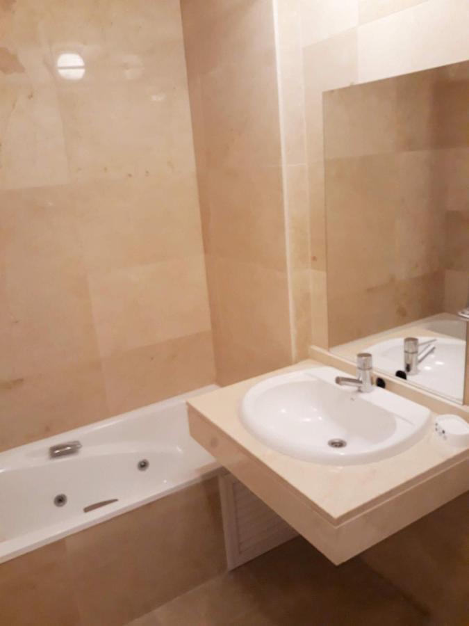 Beautiful Apartment In Duquesa Suites And Gardens Castillo de Sabinillas Ngoại thất bức ảnh