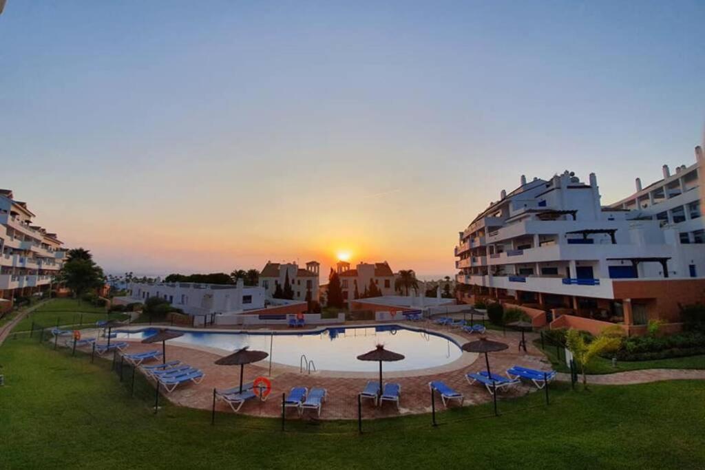 Beautiful Apartment In Duquesa Suites And Gardens Castillo de Sabinillas Ngoại thất bức ảnh